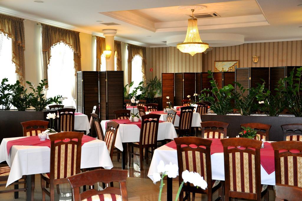 Hotel Korona Rzeszow Exterior photo